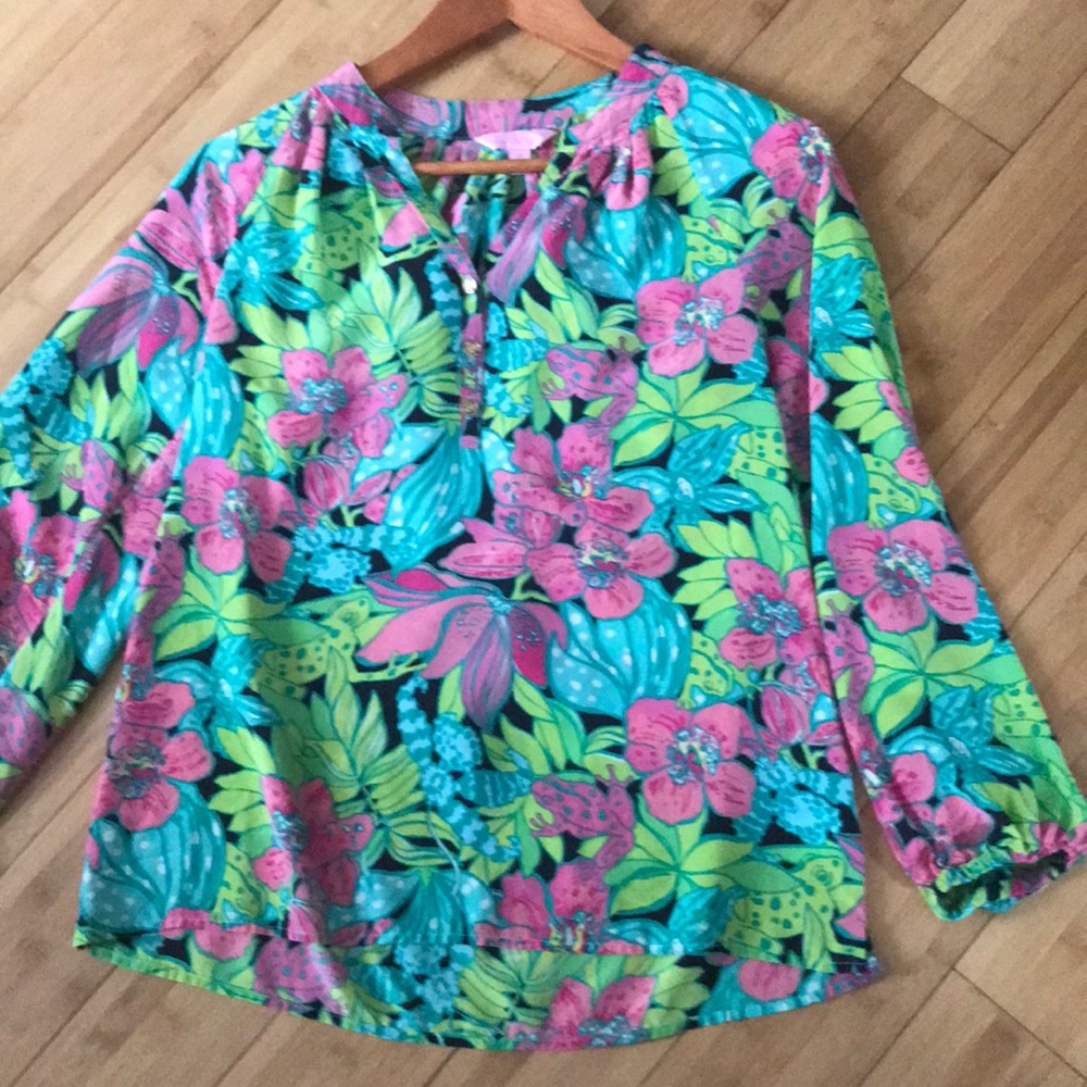 Classic beautiful Lily P top